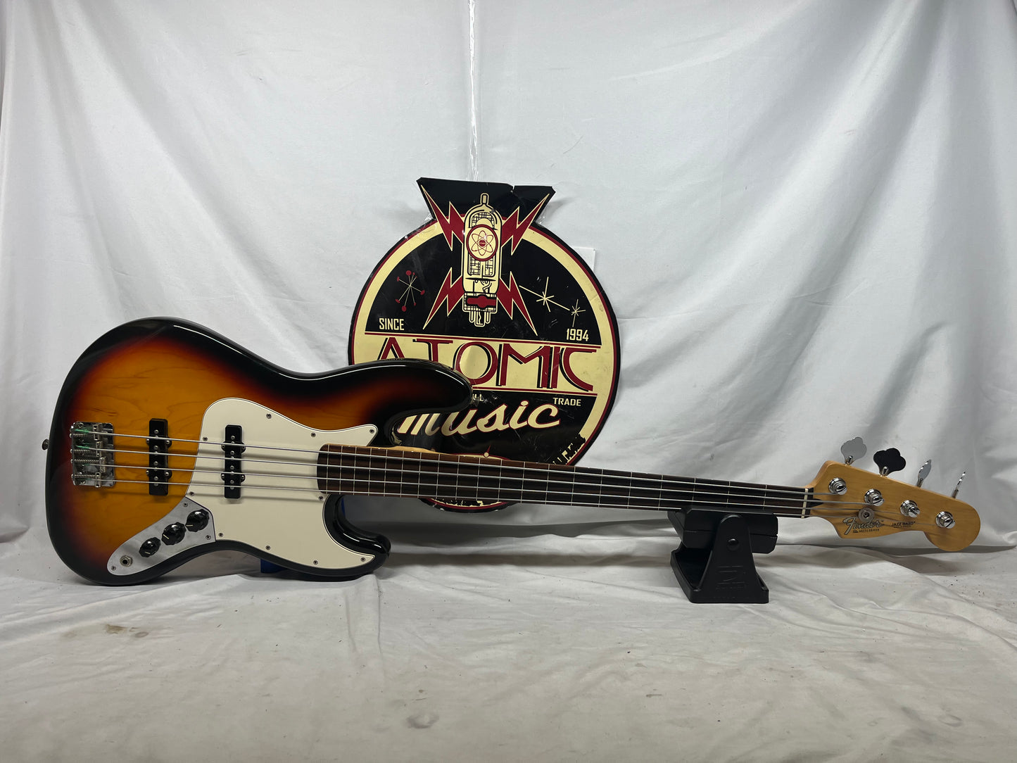 Fender Standard Fretless 4-String Electric Jazz Bass - Brown Sunburst