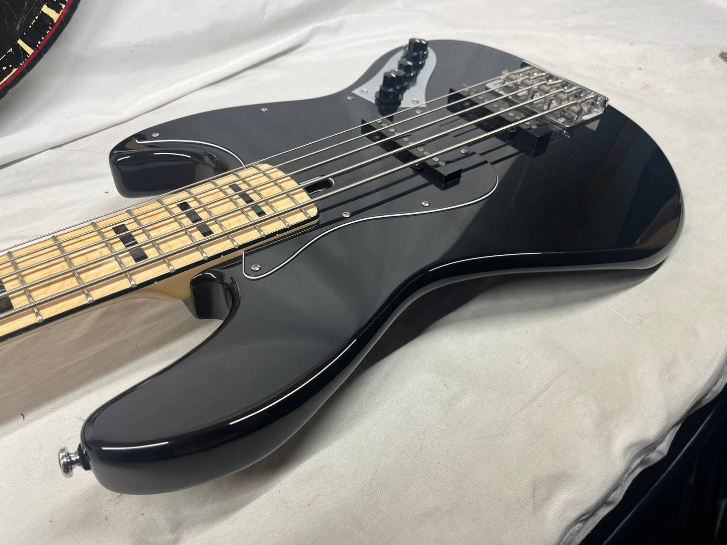 Sire Marcus Miller V7 5-String Doublecut Electric Bass