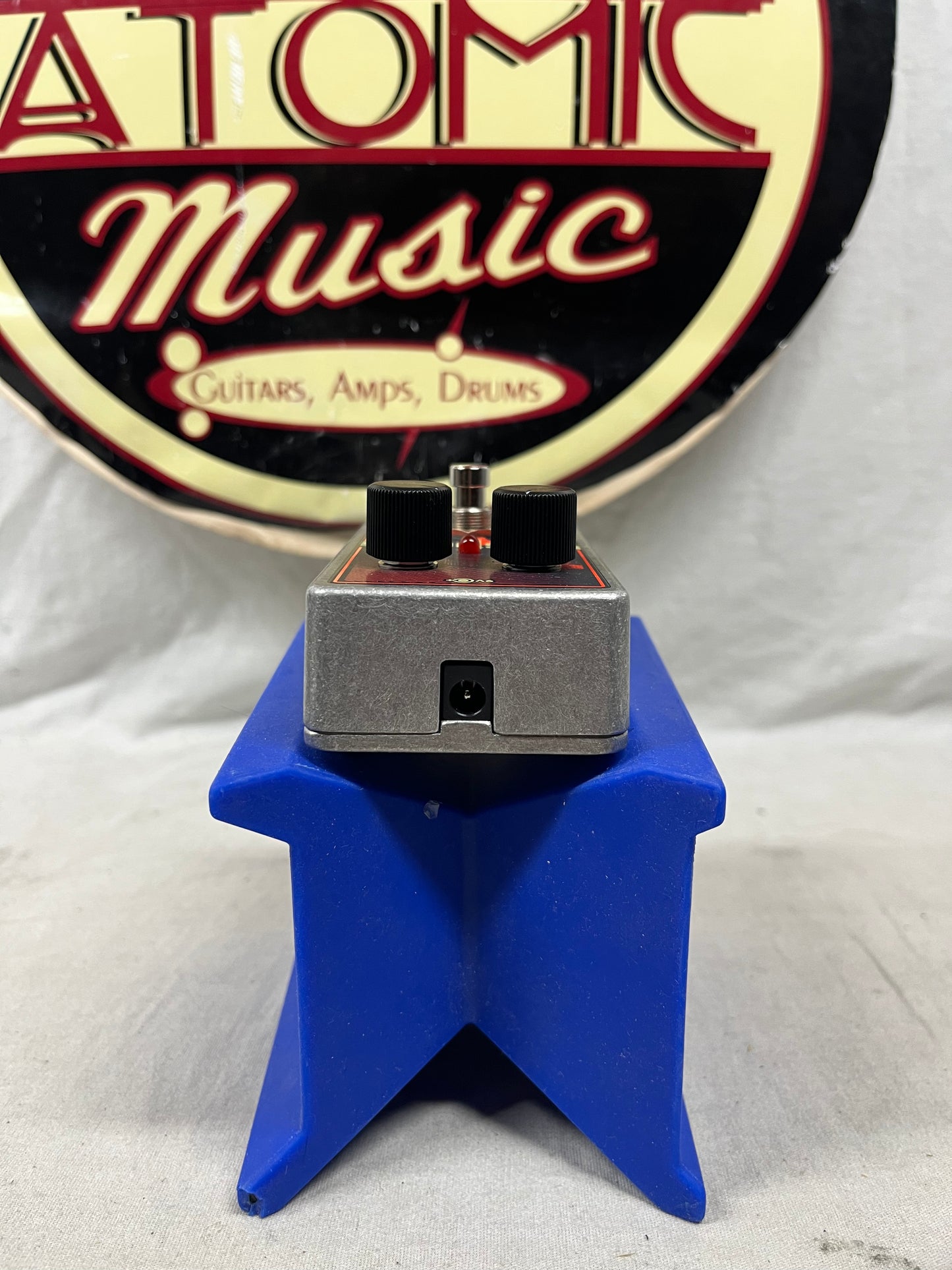 Electro-Harmonix Satisfaction Fuzz Pedal with Box