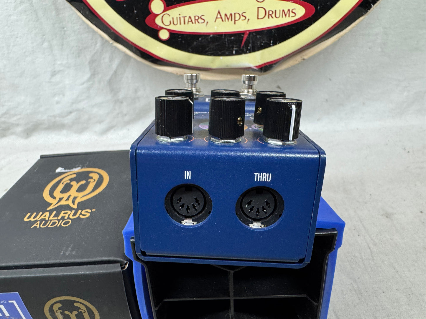 Walrus Audio Mako Series M1 Modulation Machine Multi-Effects Pedal with Box