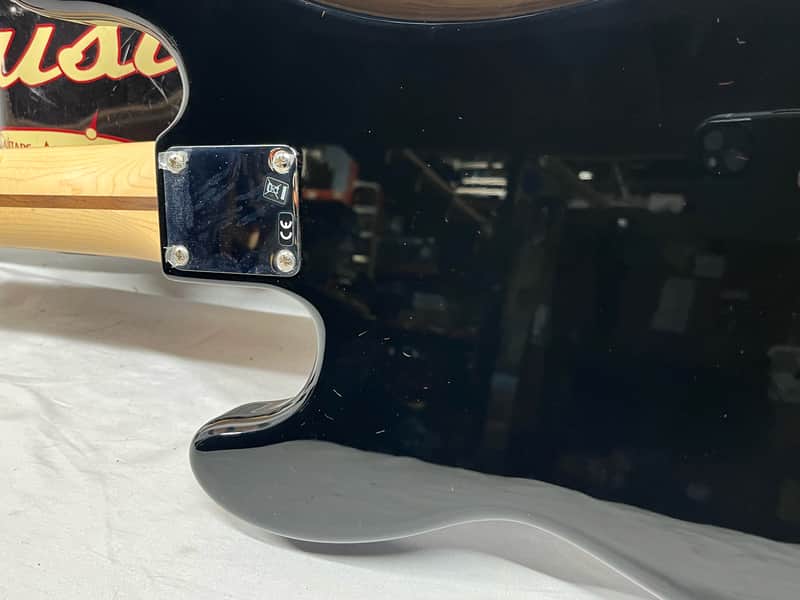 Fender Deluxe Active Electric Precision Bass Special - Image 14