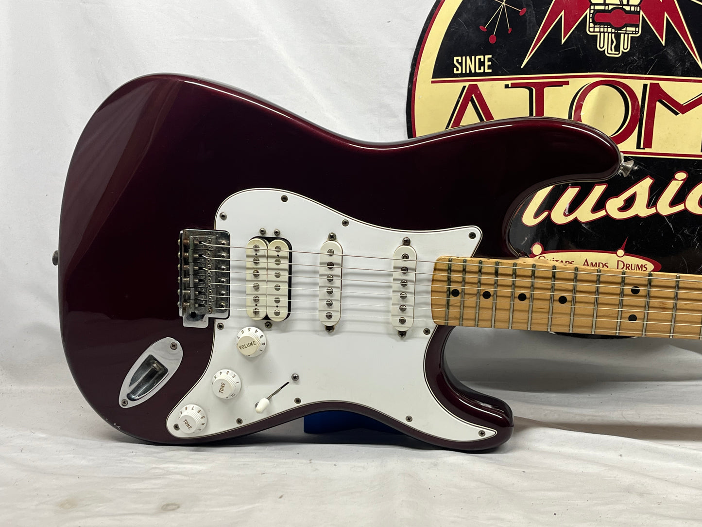 Fender Standard Stratocaster Strat HSS MIM - Made in Mexico - Midnight Wine