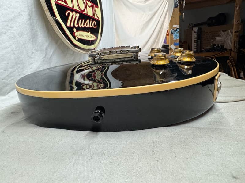 Gibson Les Paul Classic Guitar with Case - Image 17