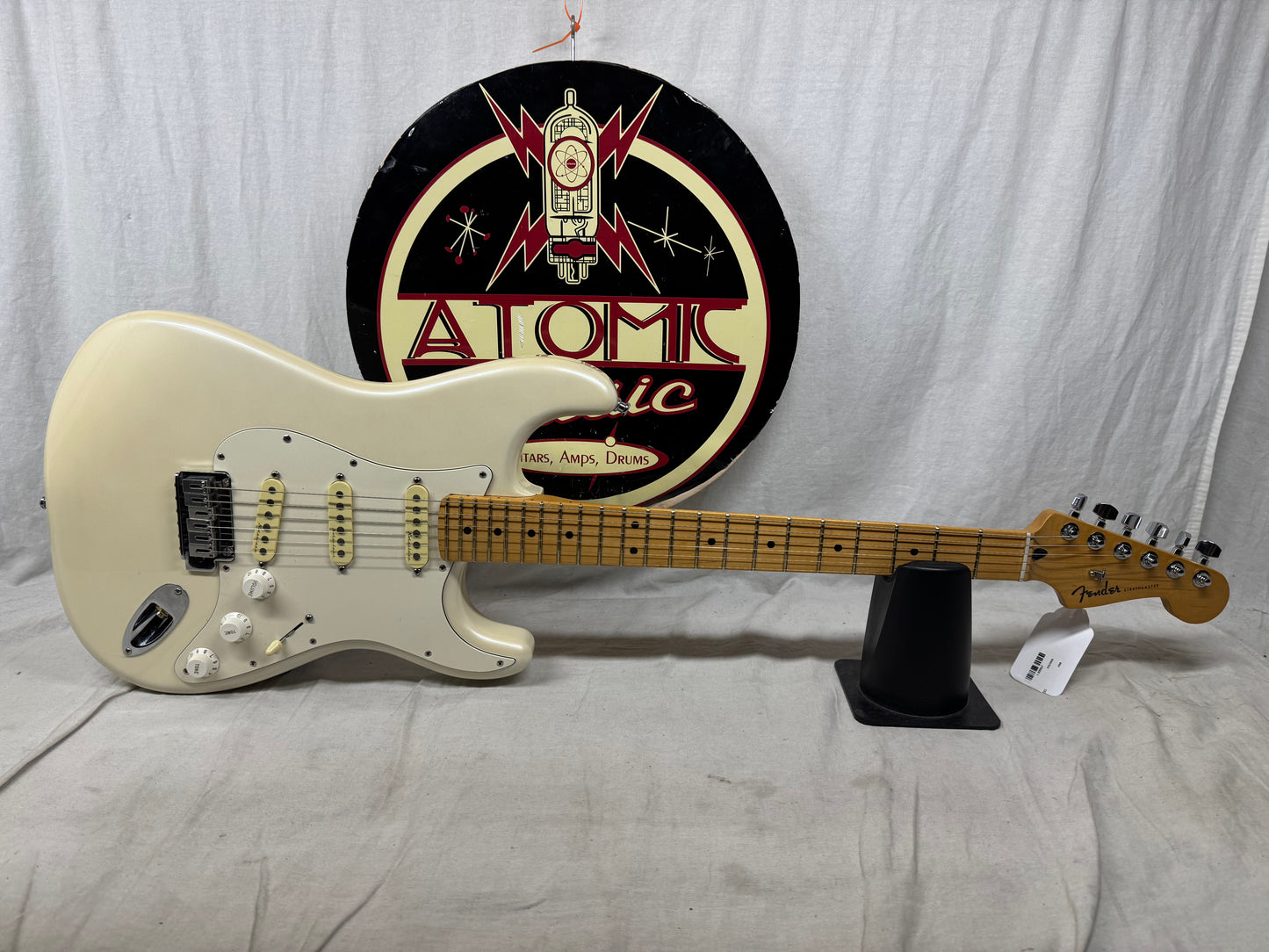 Fender Player Plus Stratocaster Guitar 2022 - Olympic Pearl / Maple neck