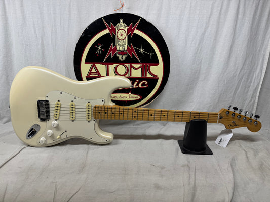 Fender Player Plus Stratocaster Guitar 2022 - Olympic Pearl / Maple neck