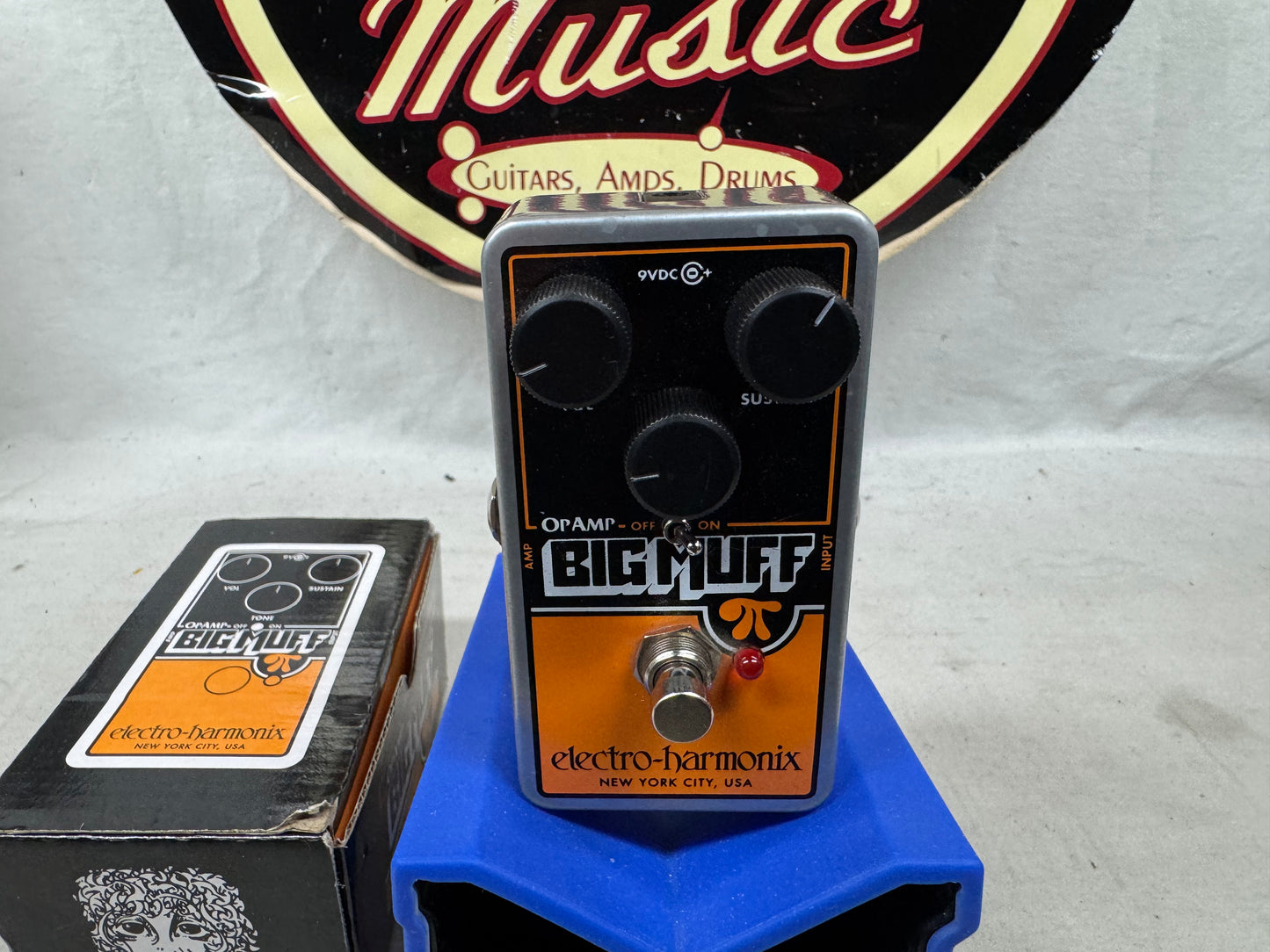 Electro-Harmonix OpAmp Big Muff Pi π Distortion Fuzz Pedal with Box