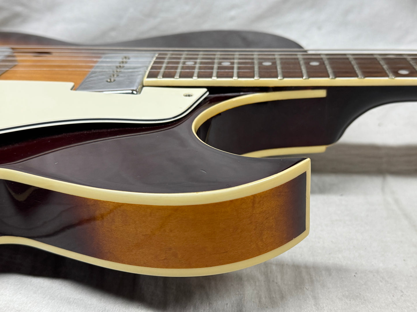 Epiphone Sorento Semi-Hollowbody Guitar with Case Reissue