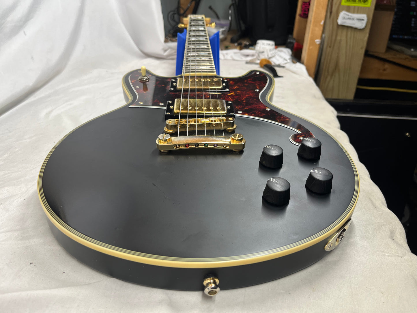 D'Angelico Deluxe Brighton Doublecut HH Electric Guitar with Hard Case - Matte Black