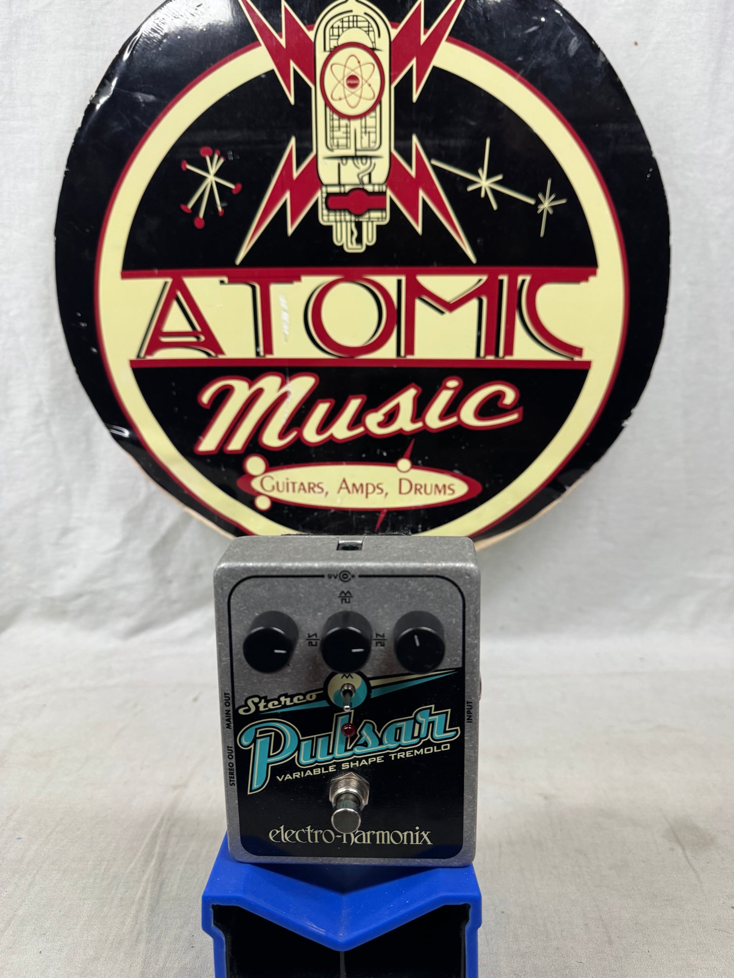 Electro-Harmonix Stereo Pulsar Variable Shape Tremolo Pedal