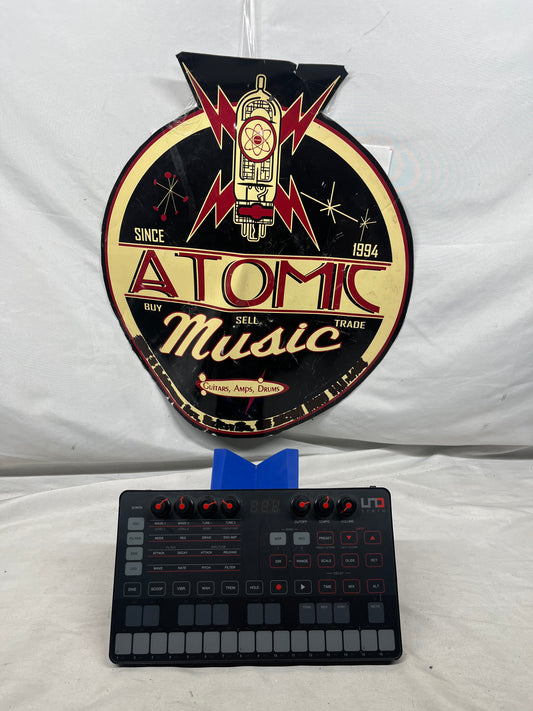 IK Multimedia UNO Analog Synthesizer