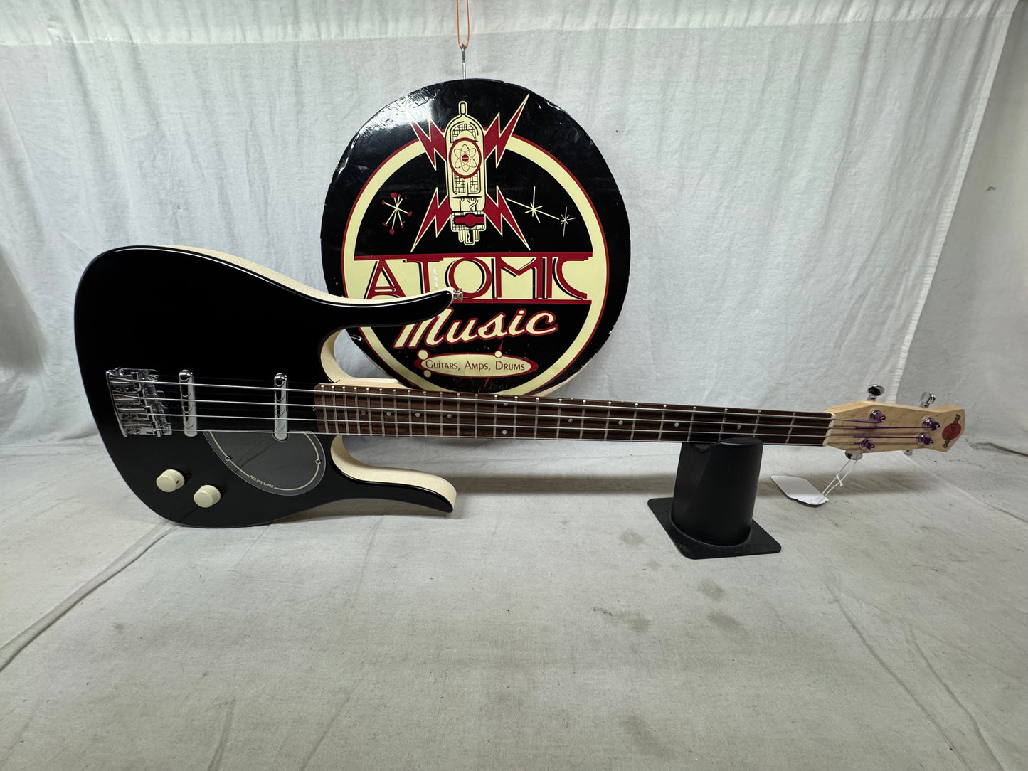 Jerry Jones Neptune Series Longhorn Bass4 4-string Bass with Case 1990s
