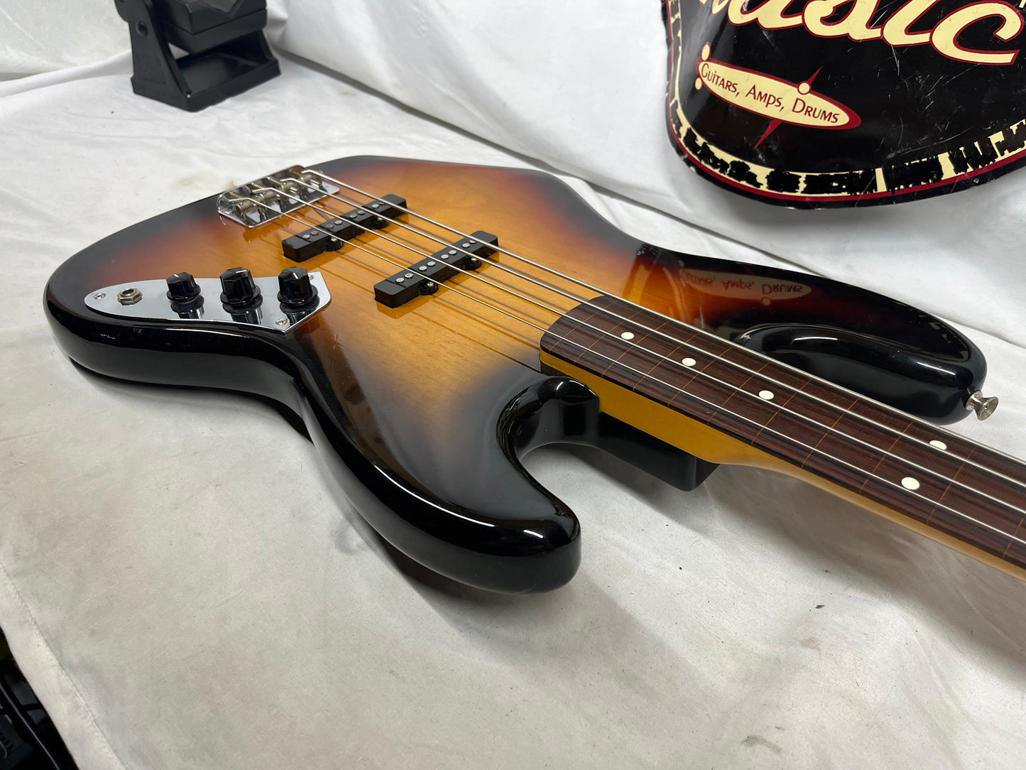 Fender Jaco Pastorius Signature Fretless 4-String Electric Jazz Bass - 3-Color Sunburst