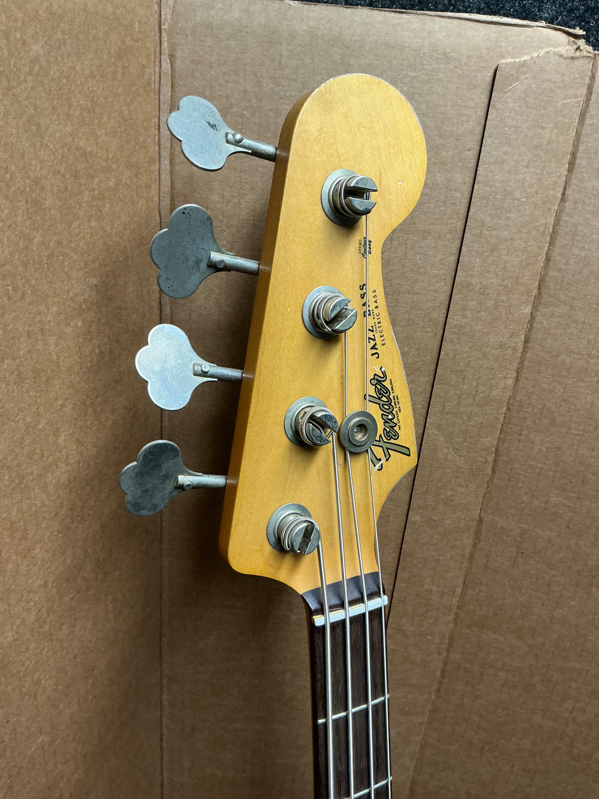 Fender Flea Artist Series Road Worn Signature Jazz Bass 2016 - Present - Shell Pink