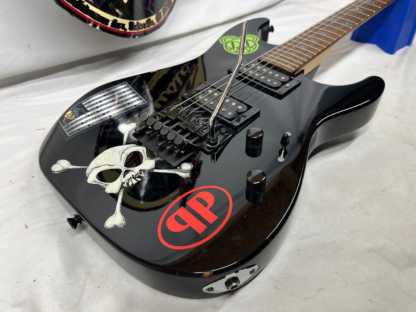 Squier Showmaster Skull & Bones Electric Guitar