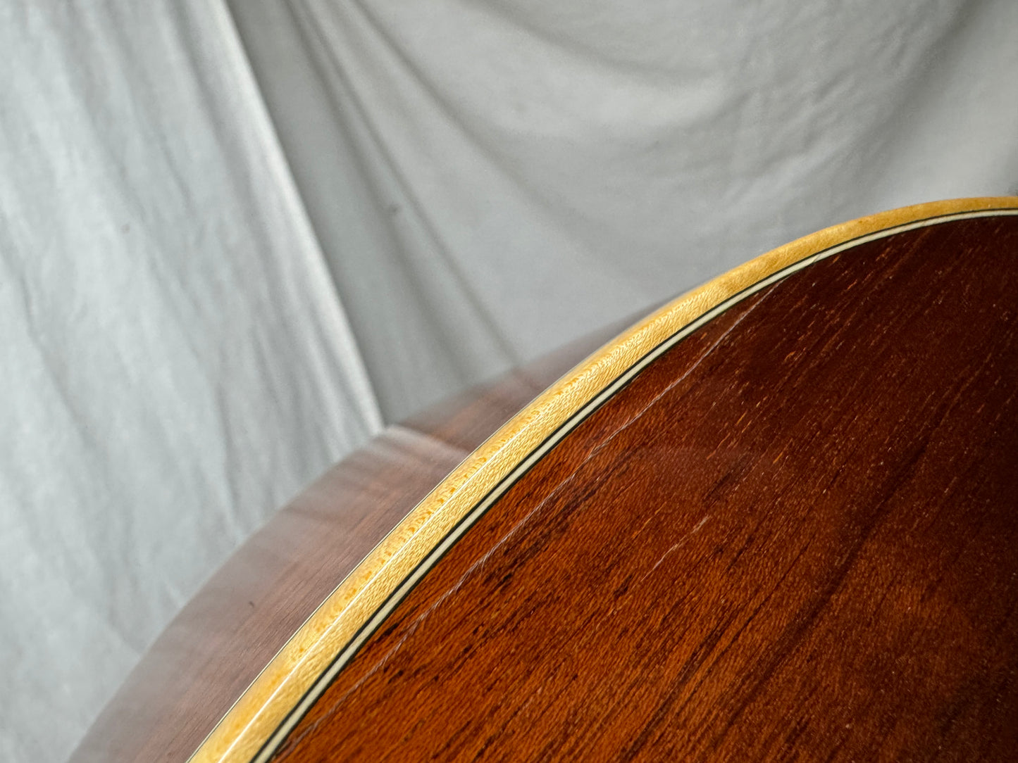 Larrivee 05 Select Series OMV-05 omv05 Single Cutaway Acoustic Guitar with Case -- *Split in Top / Cracks*