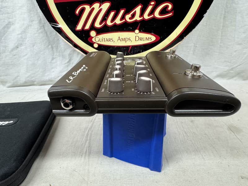 LR Baggs l.r. Venue Full Isolation D.I. di Acoustic Instrument Preamp Pedal with Soft Case - Image 6