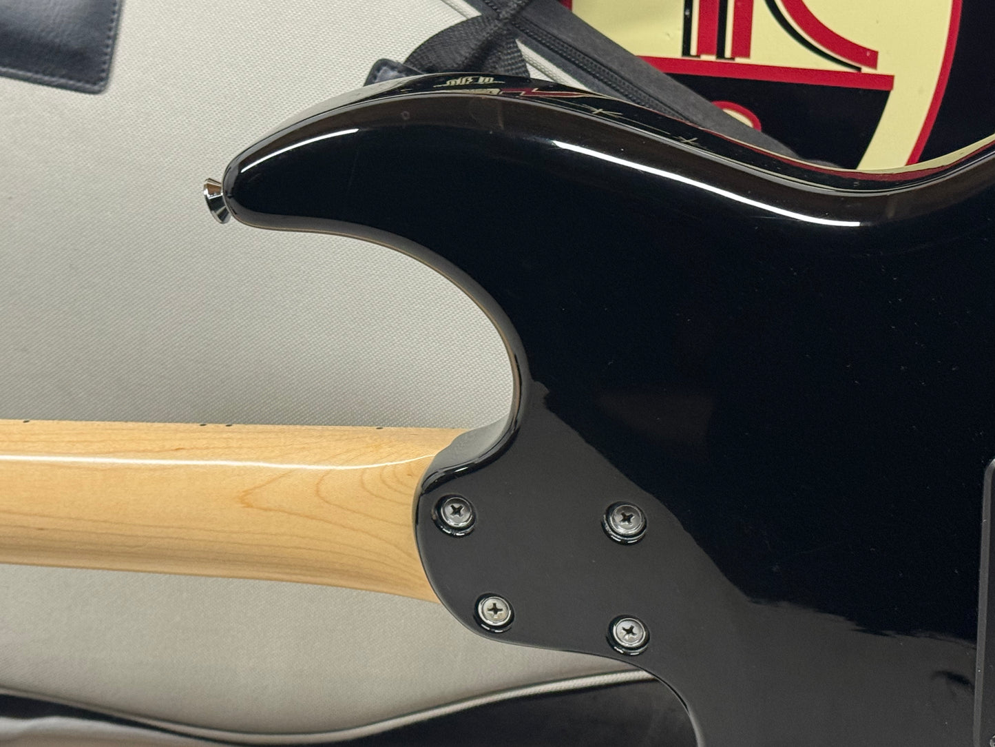 Line 6 JTV-69S jtv69s James Tyler Variax Modeling Guitar with Gig Bag 2013