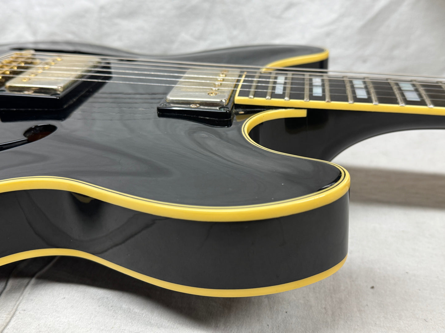 Yamaha Super Axe SA-2100 SA2100 Semi-Hollowbody Guitar with Epiphone Case - MIJ Made In Japan - Black