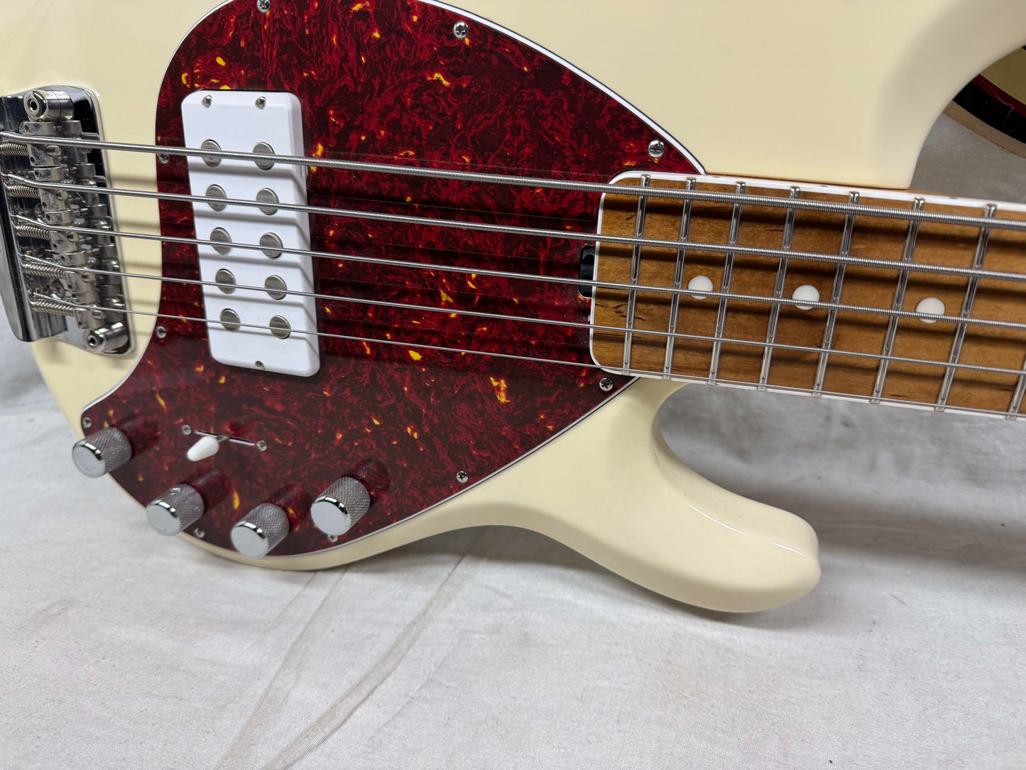 Ernie Ball Music Man 30th Anniversary Stingray sting ray 5 H Bass with Case 2018 - Translucent Buttercream / Roasted maple neck / maple fingerboard