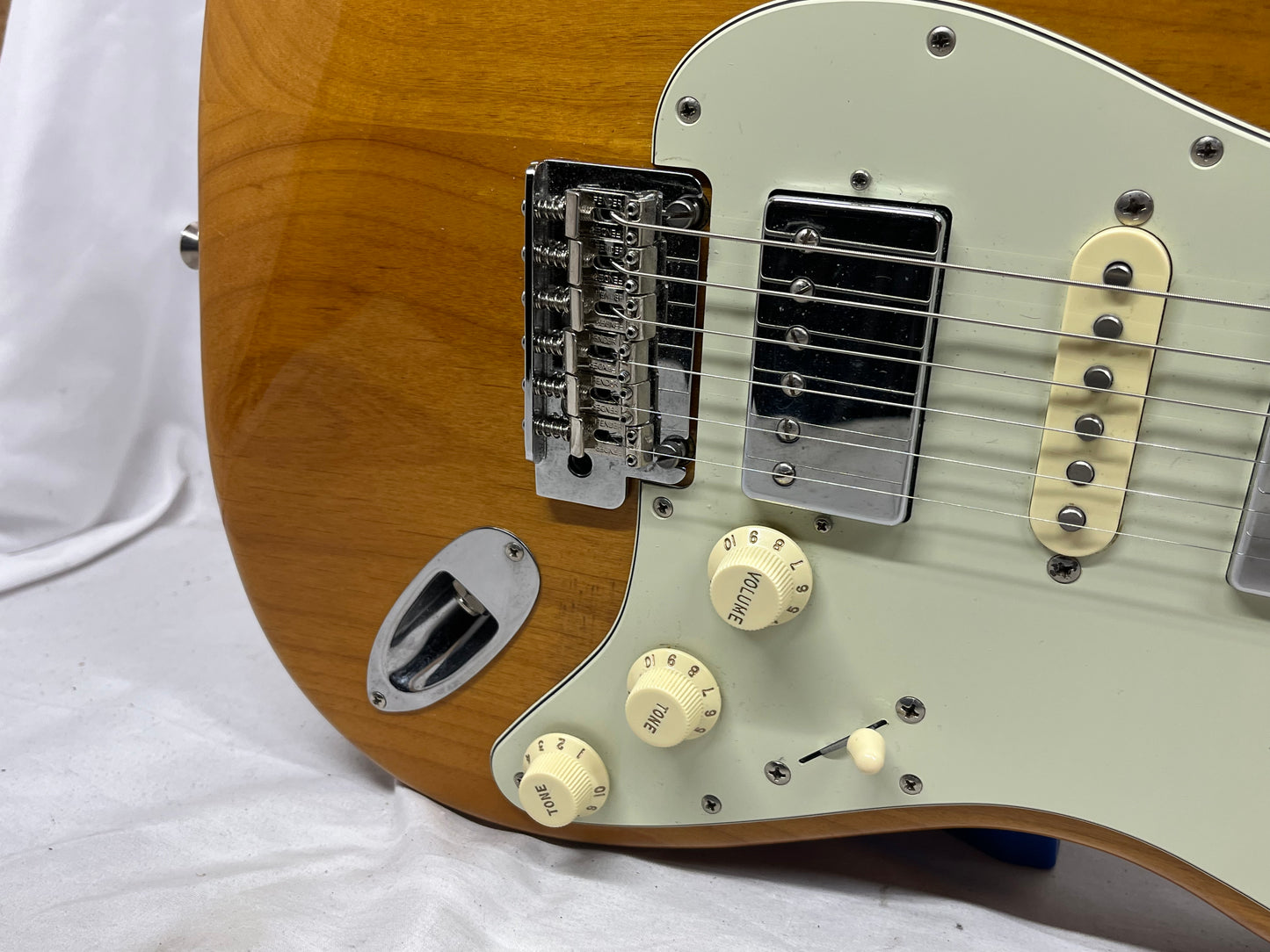 Fender 2024 Collection, Made in Japan Hybrid II Stratocaster Strat HSH with Gig Bag - Vintage Natural