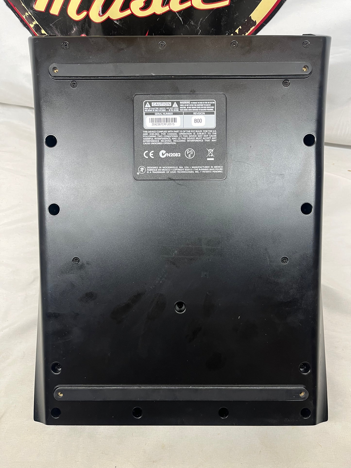 Mackie DL1608 16-Channel Digital Mixer with iPad Control with Hard Case and Power Supply