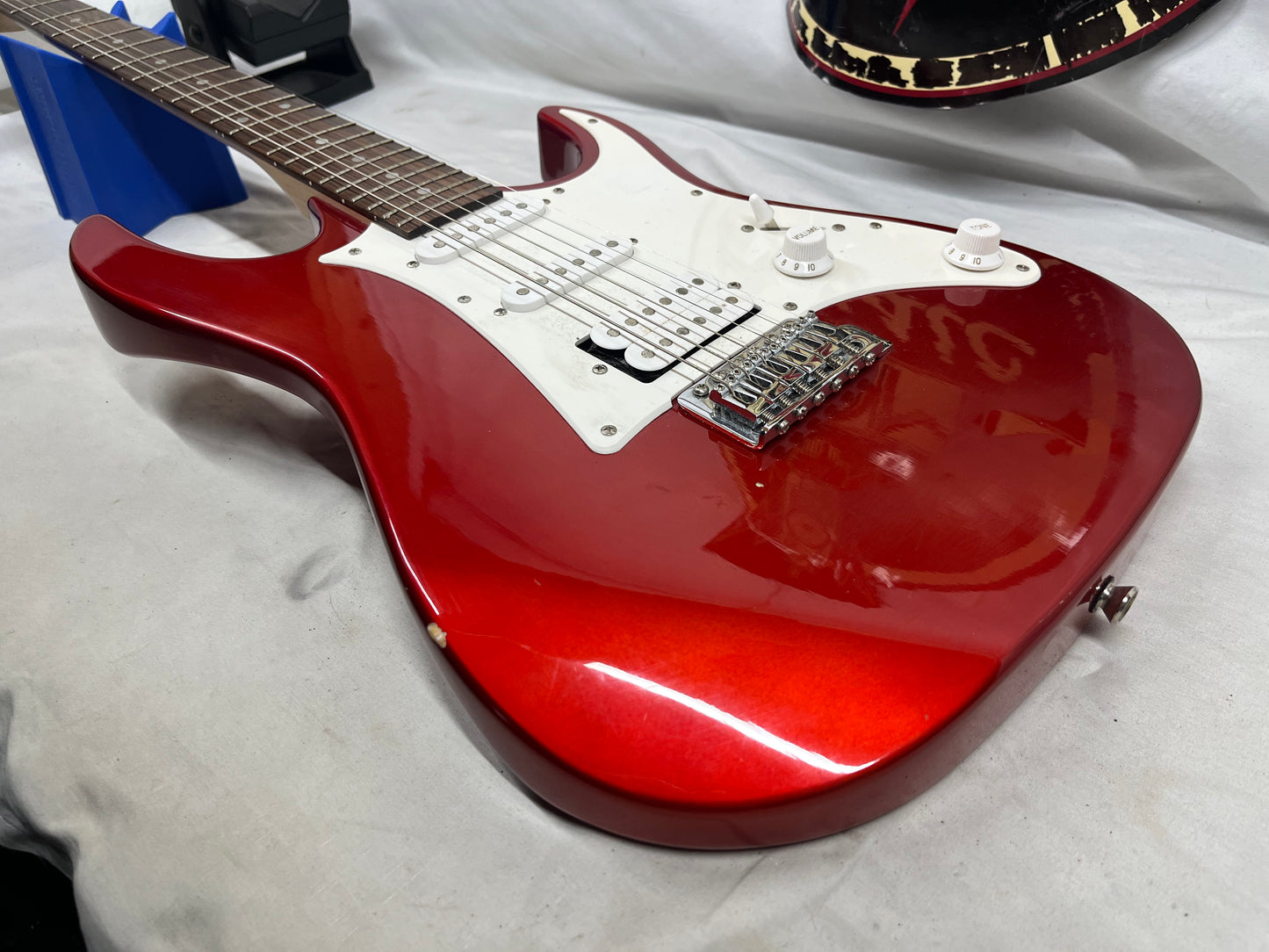 Ibanez Gio GRX40 Doublecut Electric Guitar HSS - Candy Apple Red