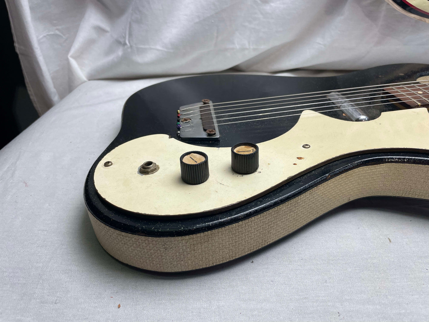 Silvertone 1448 Guitar with Tube Amp in Case Vintage - - Local Pickup Only