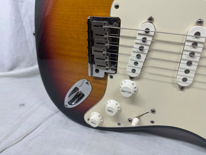 Fender American Stratocaster Guitar with Case 2000 - 3-Color Sunburst / Rosewood fingerboard