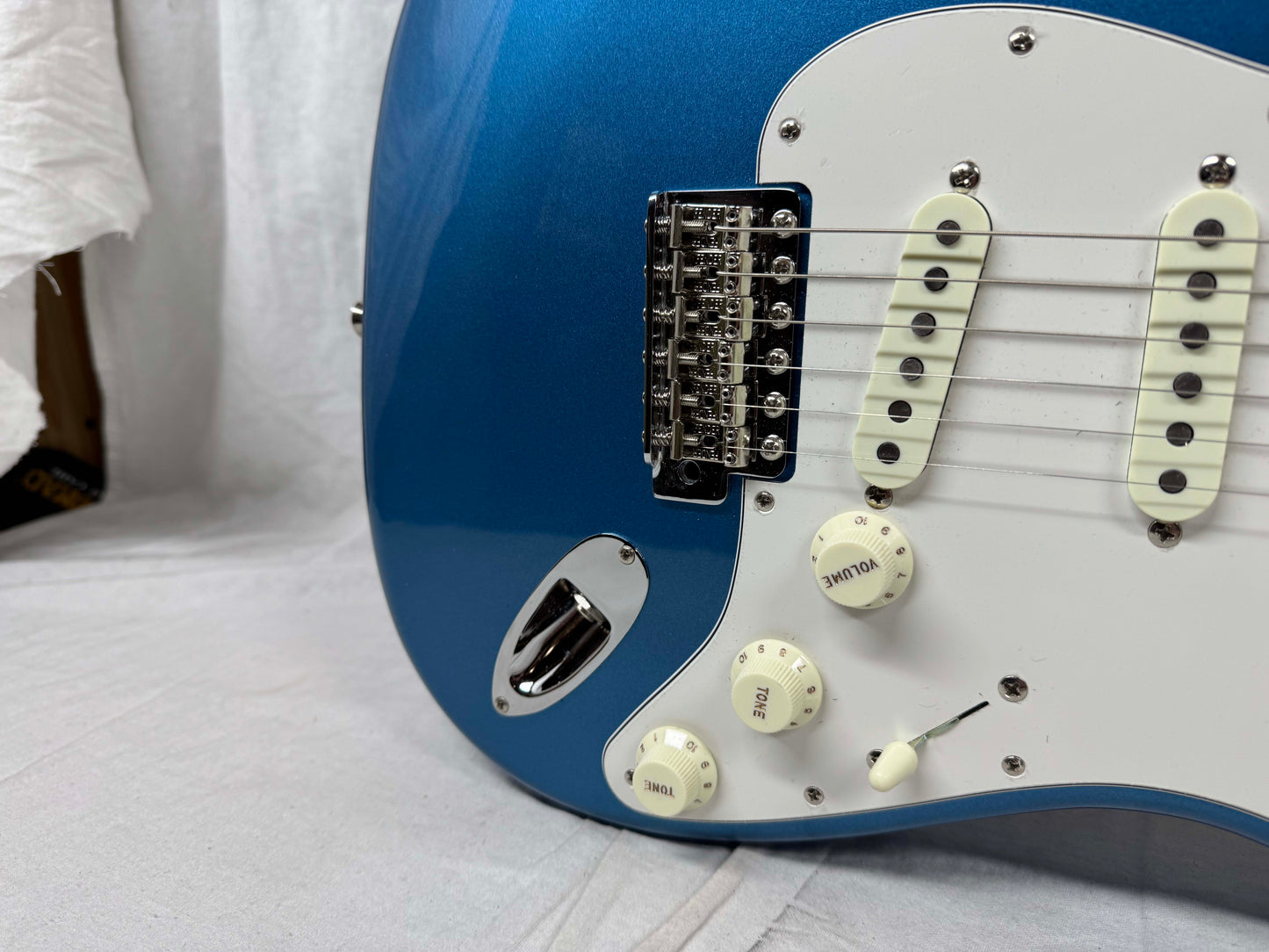 Fender Traditional '60s Stratocaster Guitar - MIJ Made In Japan 2023 - Lake Placid Blue / Rosewood fingerboard
