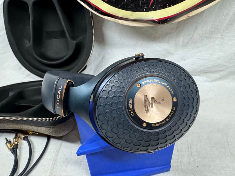 Focal Celestee Headphones with Case - Image 7