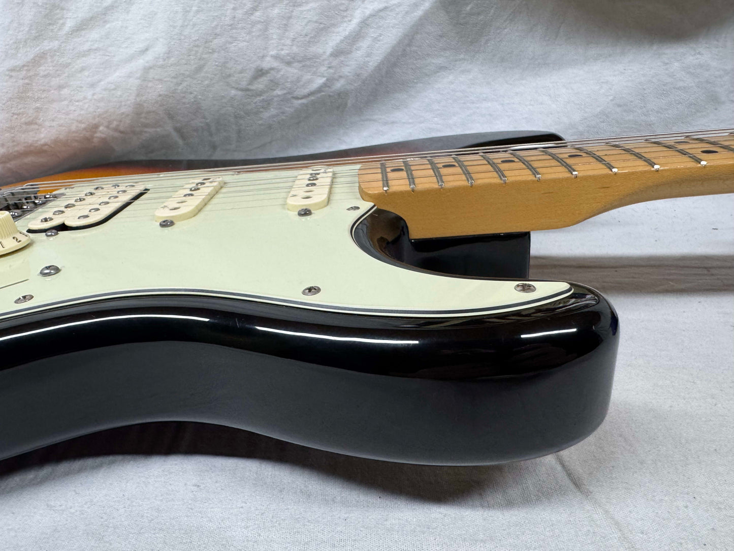 Fender Stratocaster HSS Guitar - Upgraded Electronics / Pickups - MIM Mexico 2004 - 3-Color Sunburst / Maple neck