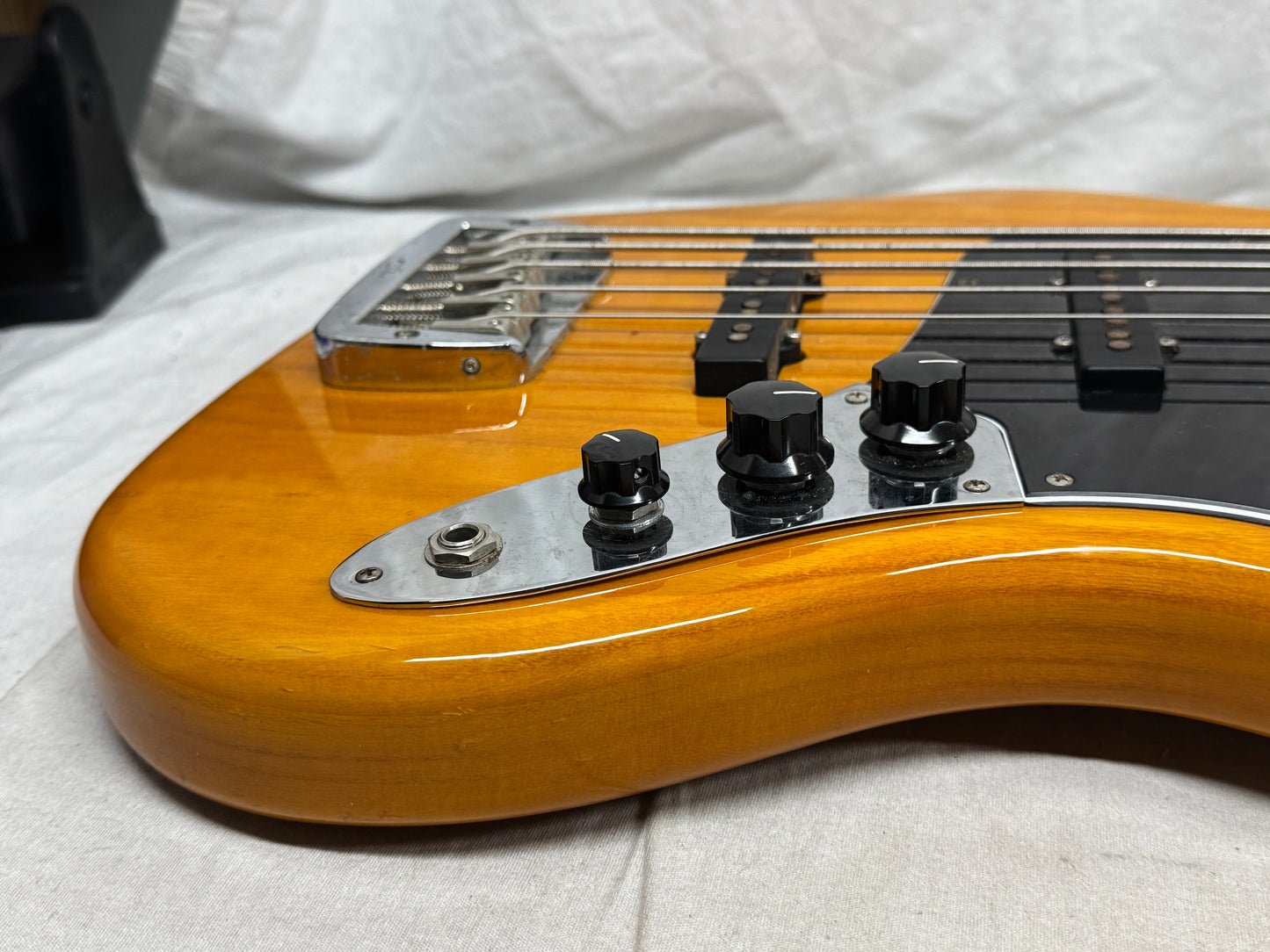 G&L JB-5 jb5 5-string Bass with COA + Case 2017 - Honey