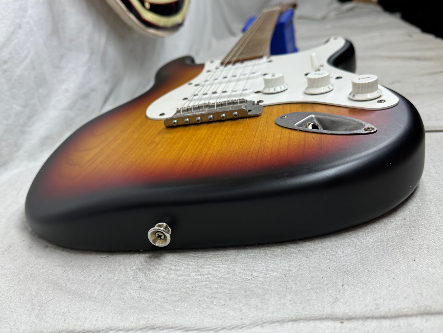 22 Black Guitars S-style Guitar - 3-Color Sunburst