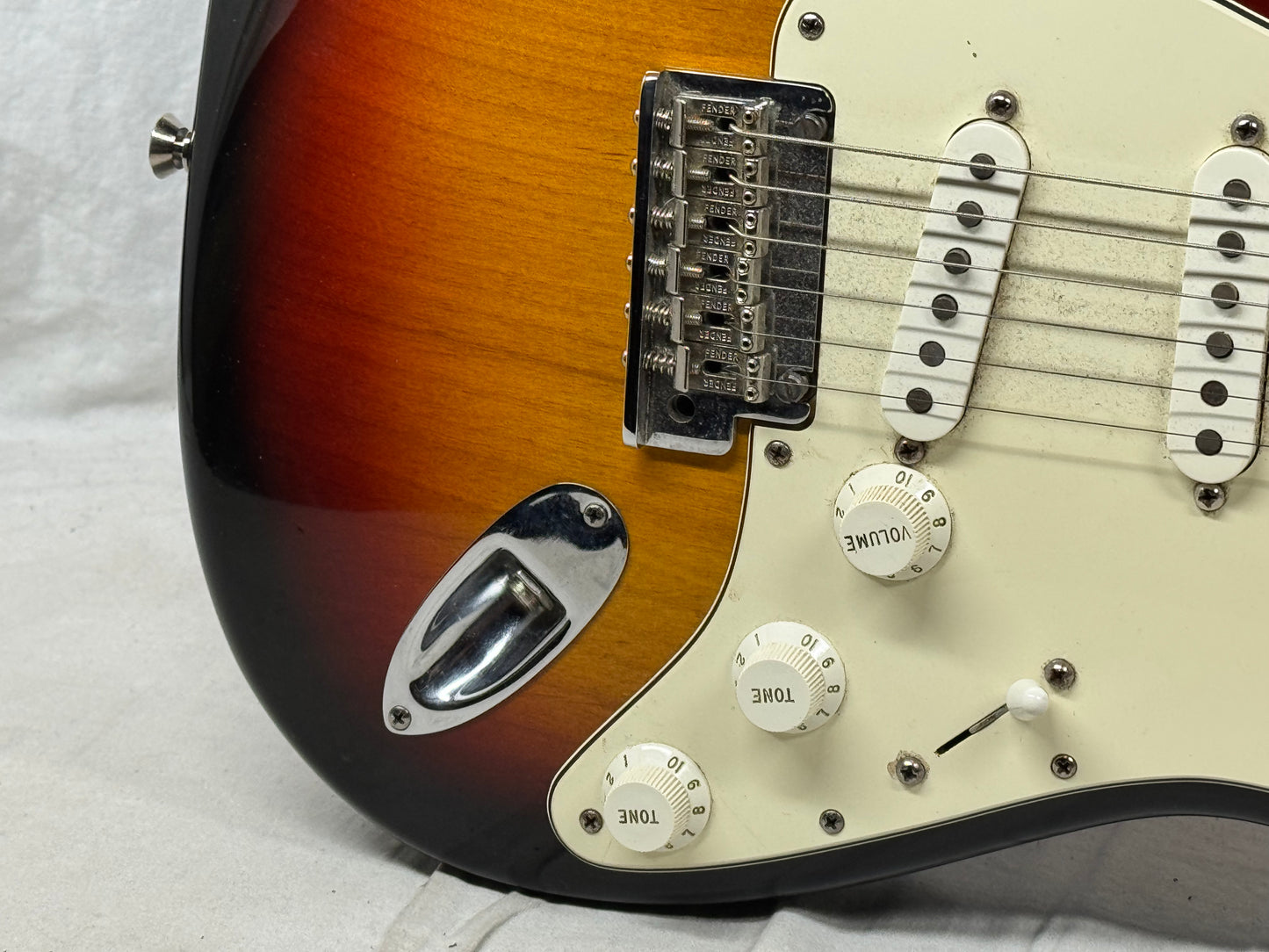 Fender American Standard Stratocaster Guitar 2008 - 3-Color Sunburst / Rosewood fingerboard