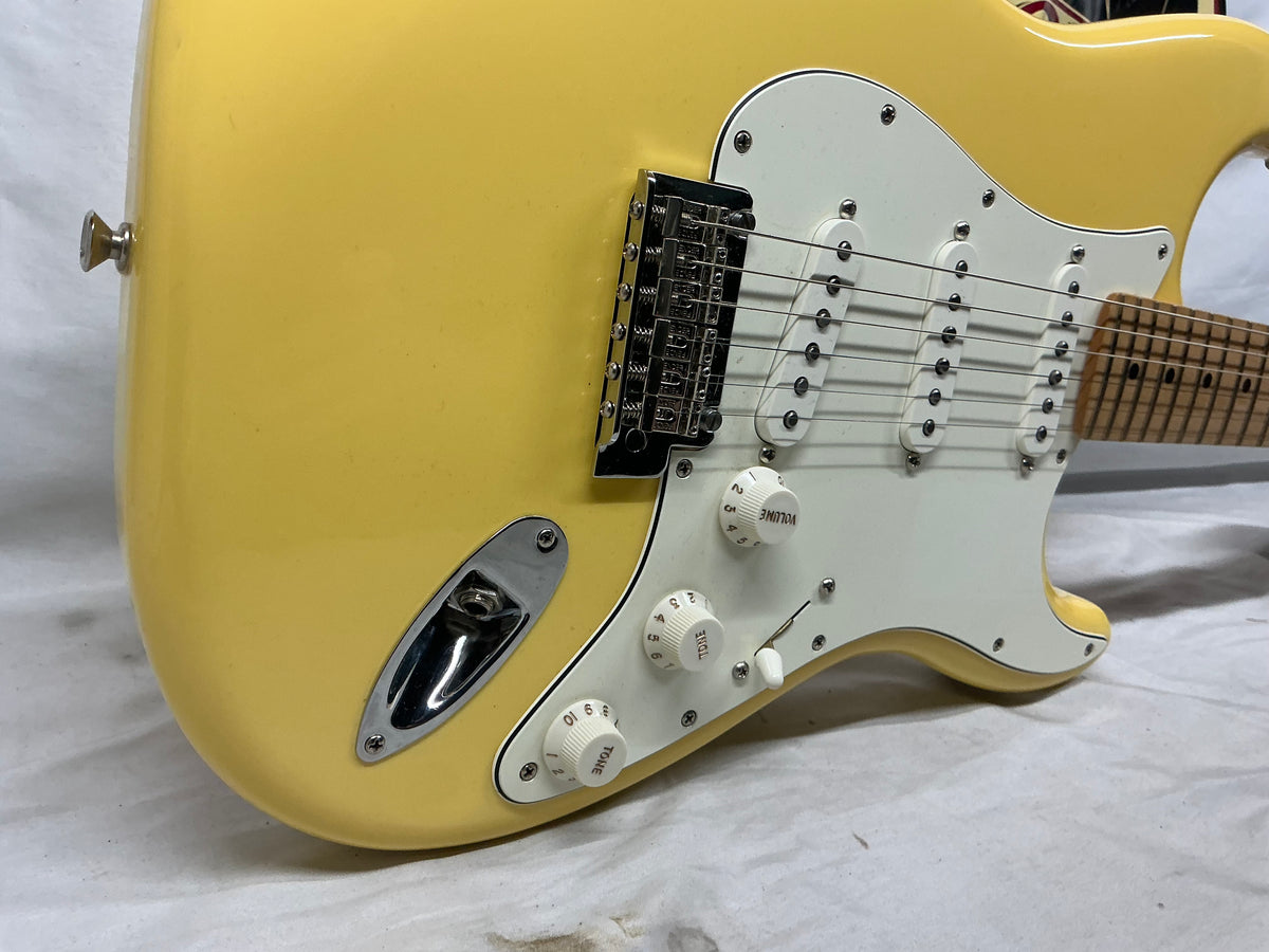 Fender Player Stratocaster 2022 - Butter Cream - Maple Fingerboard