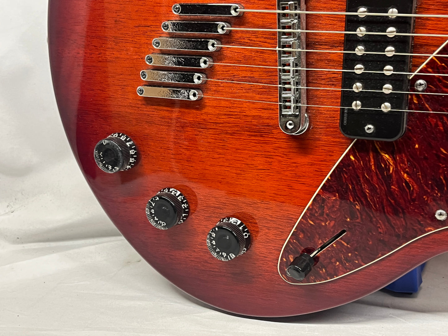 Yamaha AES800 Singlecut Electric Guitar
