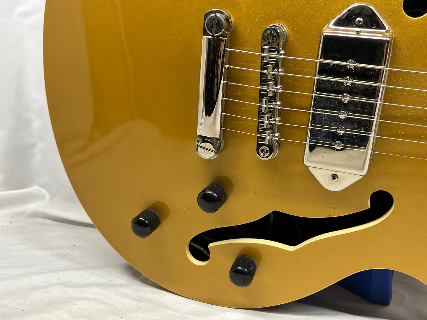 Epiphone Wildkat Studio Semi-Hollow Body Electric Guitar with Case - Metallic Goldtop