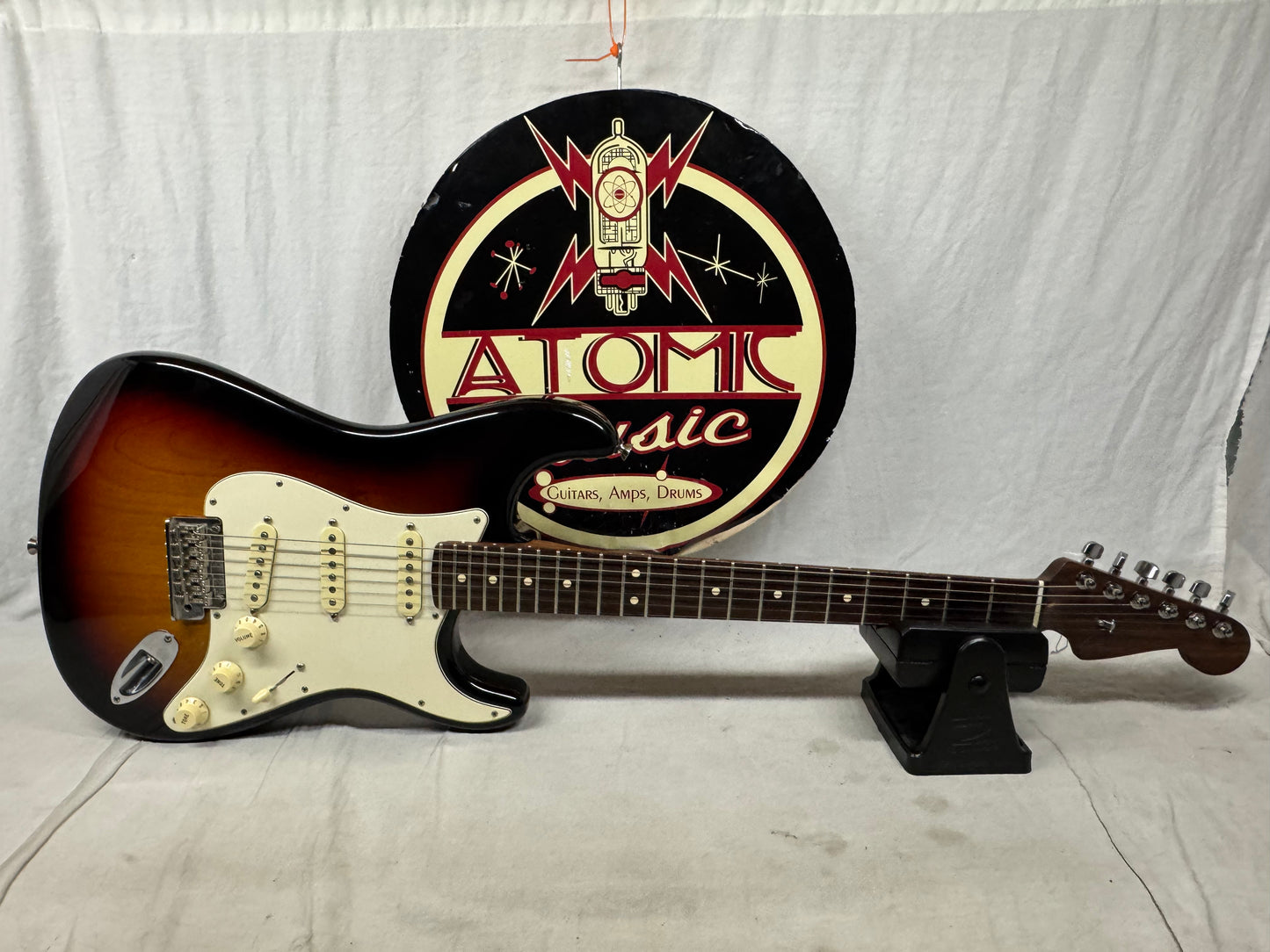 Fender Limited Edition American Standard Stratocaster Guitar with Rosewood Neck + Case 2016 - 3-Color Sunburst / Rosewood fingerboard
