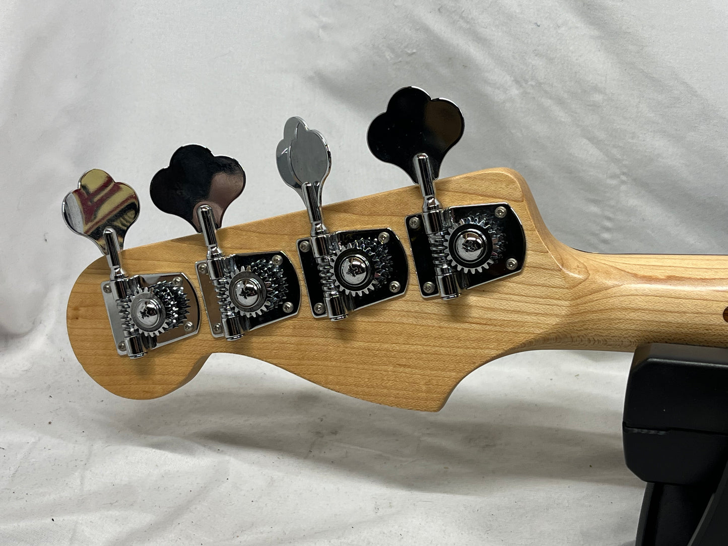 Fender Standard Fretless 4-String Electric Jazz Bass - Blue Agave