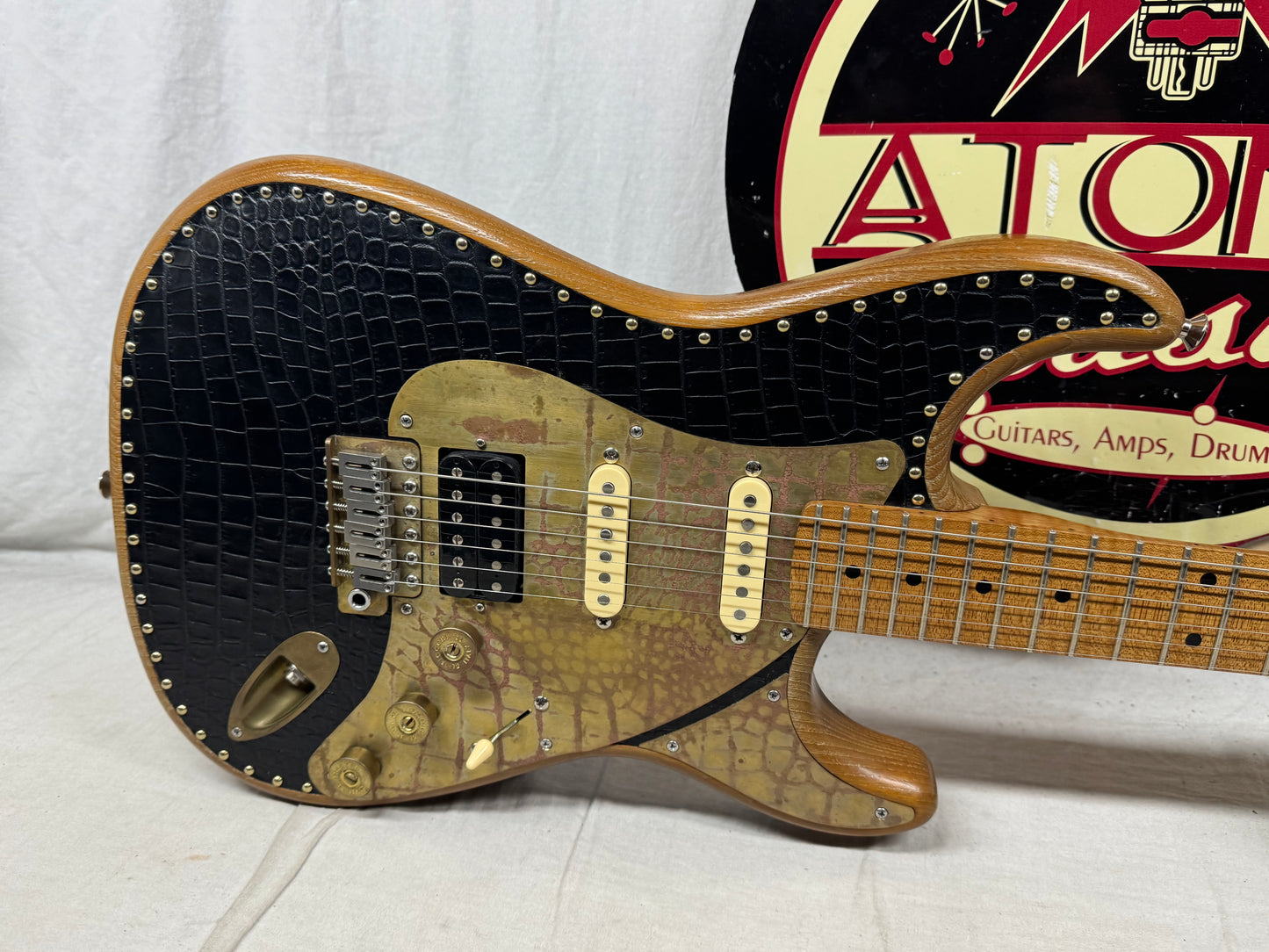 Paoletti PWS04LT Singlecut Guitar with COA + Case