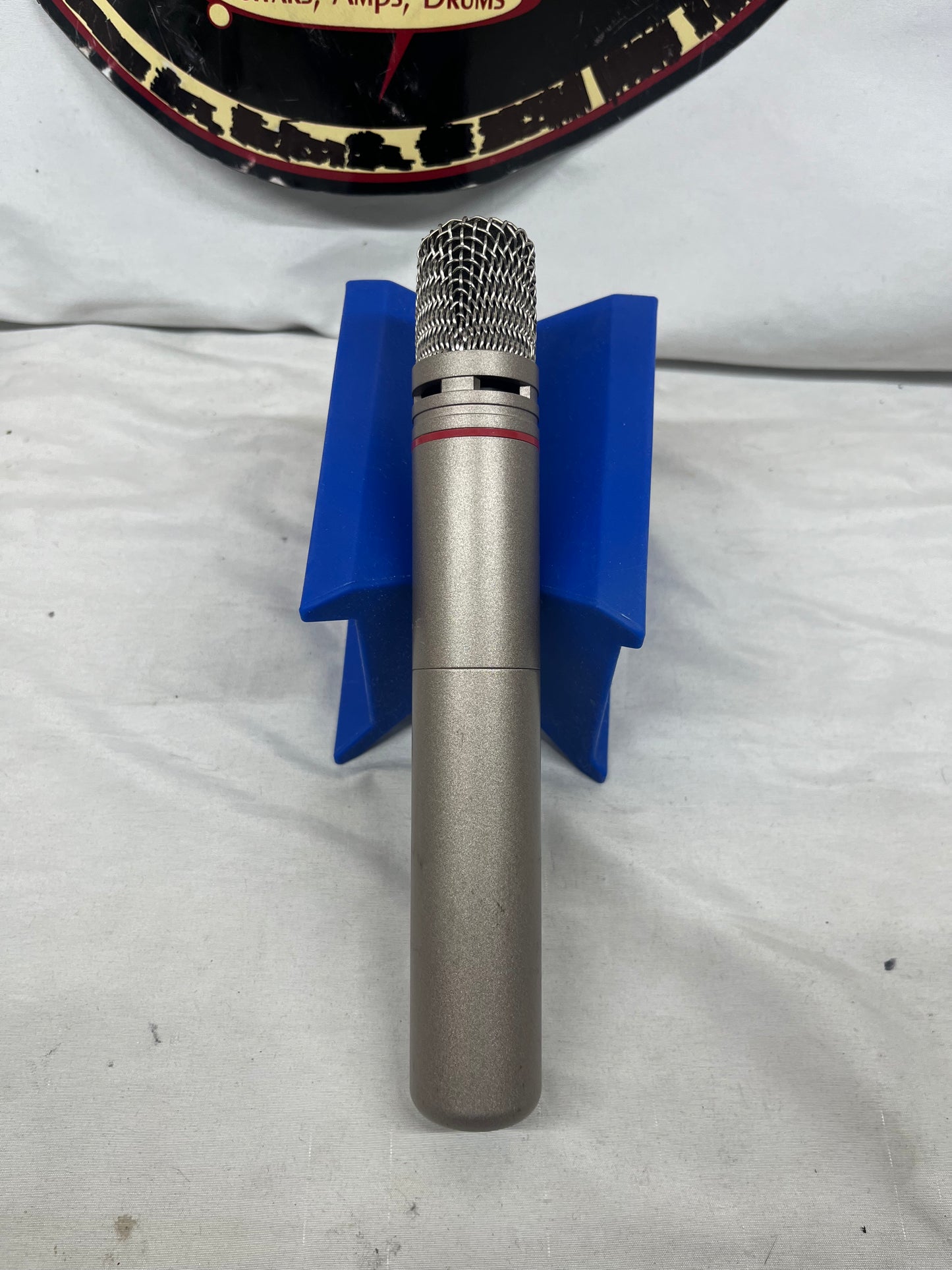 AKG C1000S Small-Diaphragm Multi-Pattern Condenser Microphone with Case and Mic Clip
