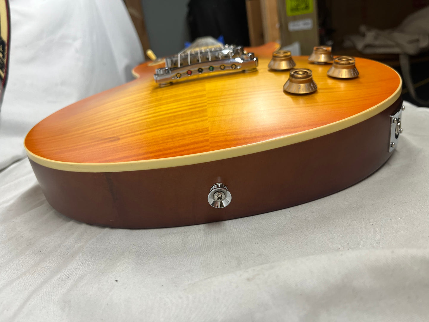 IYV ILS-300D Singlecut LP-Style Electric Guitar