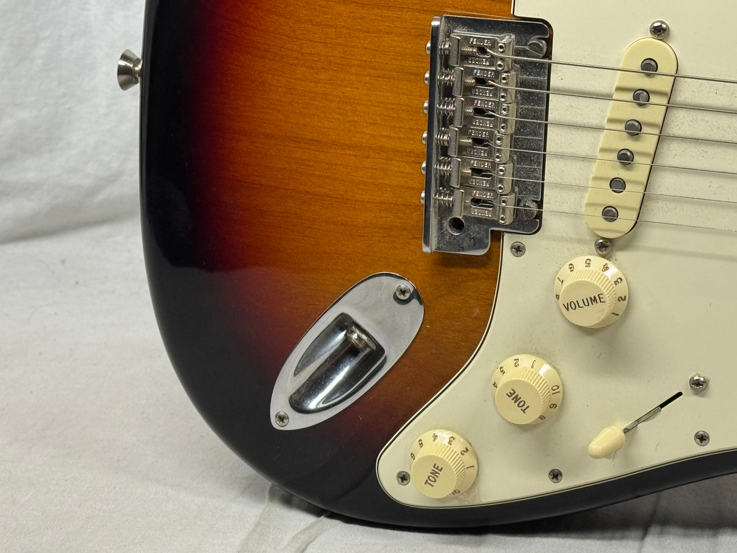 Fender Limited Edition American Standard Stratocaster Guitar with Rosewood Neck + Case 2016 - 3-Color Sunburst / Rosewood fingerboard