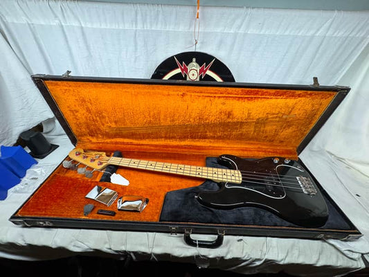 Fender USA Precision Bass 4-string P-Bass with Case s/n: 7648486