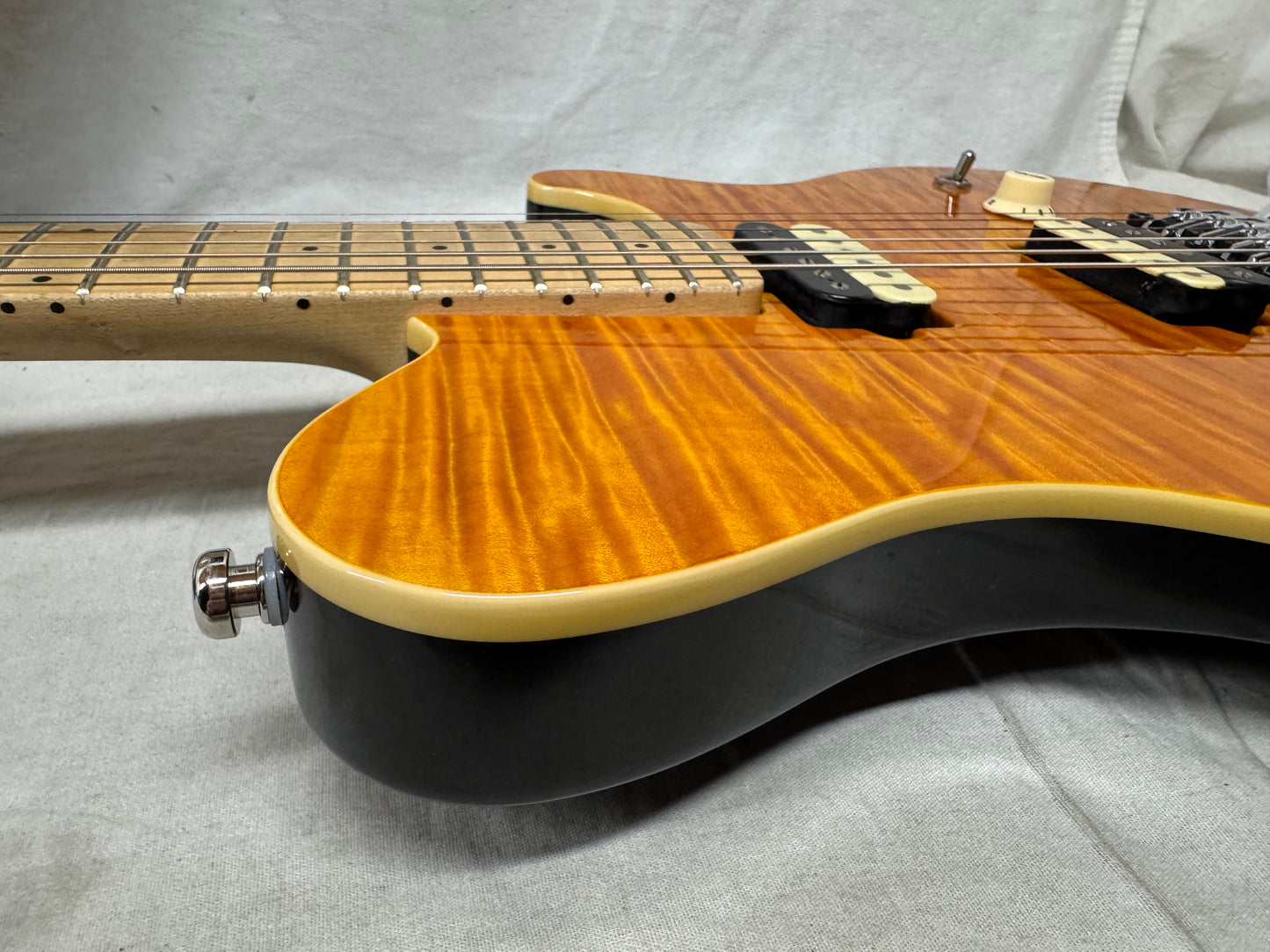 Ernie Ball Music Man Axis Guitar with Hard Case 2007