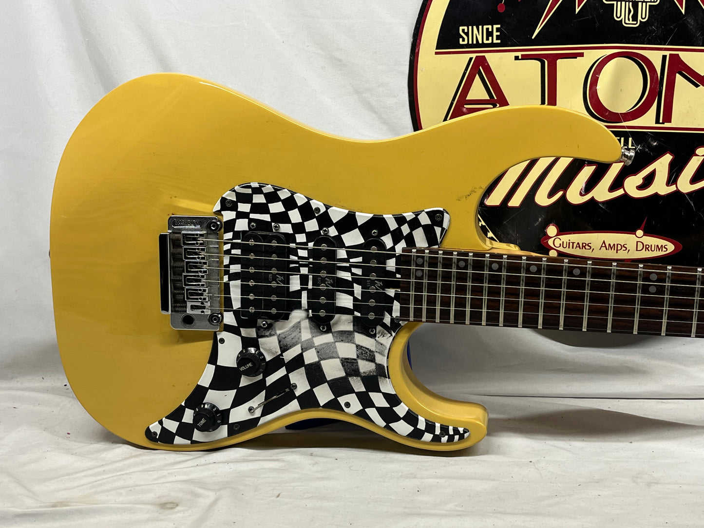Washburn MG-40 Mercury II Series HSS Doublecut Electric Guitar