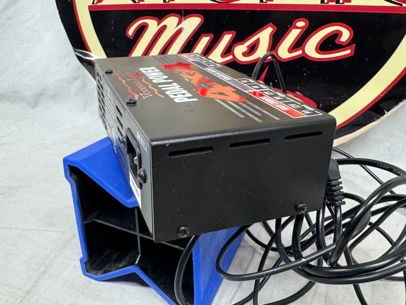 Voodoo Lab Pedal Power 4x4 Pedal Power Supply with Cables - Image 7