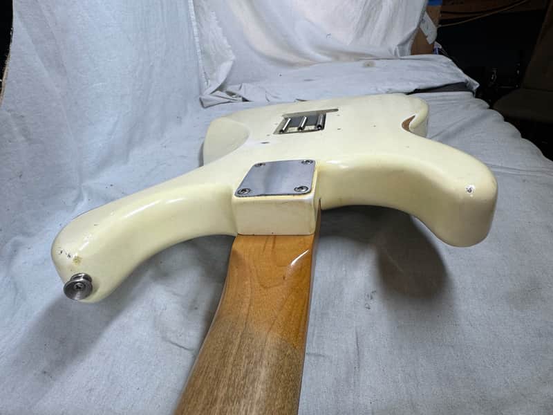 Fender Road Worn '60s Stratocaster Guitar - Image 24