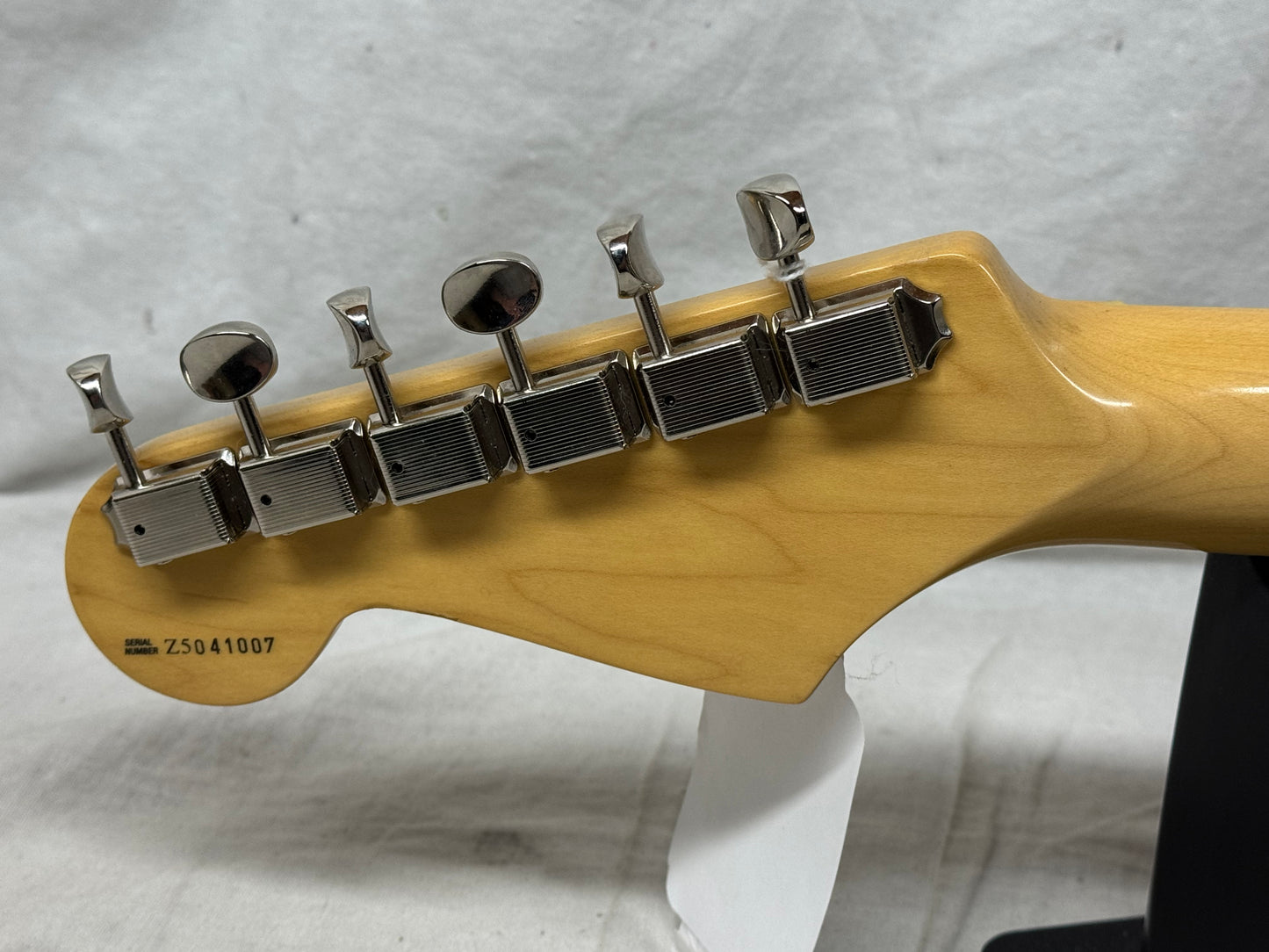 Fender American Standard Stratocaster Guitar with Case 2005 - Olympic White / Maple neck
