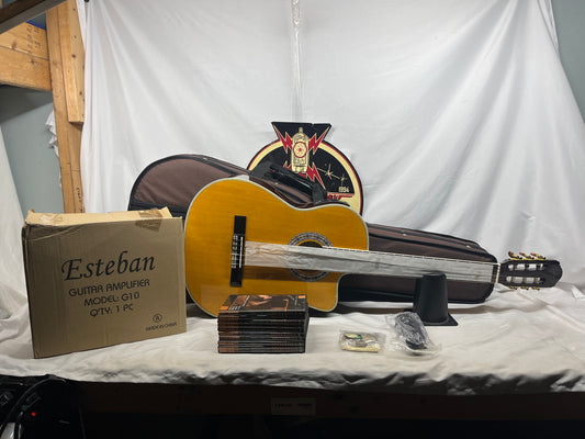 Esteban Granada Classical Acoustic Guitar and G10 Amplifier Like New
